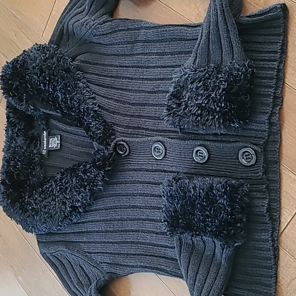 52 Weekends Black Knit Cropped Button Cardigan W/Chenille Collar & Cuffs Medium - Picture 2 of 7